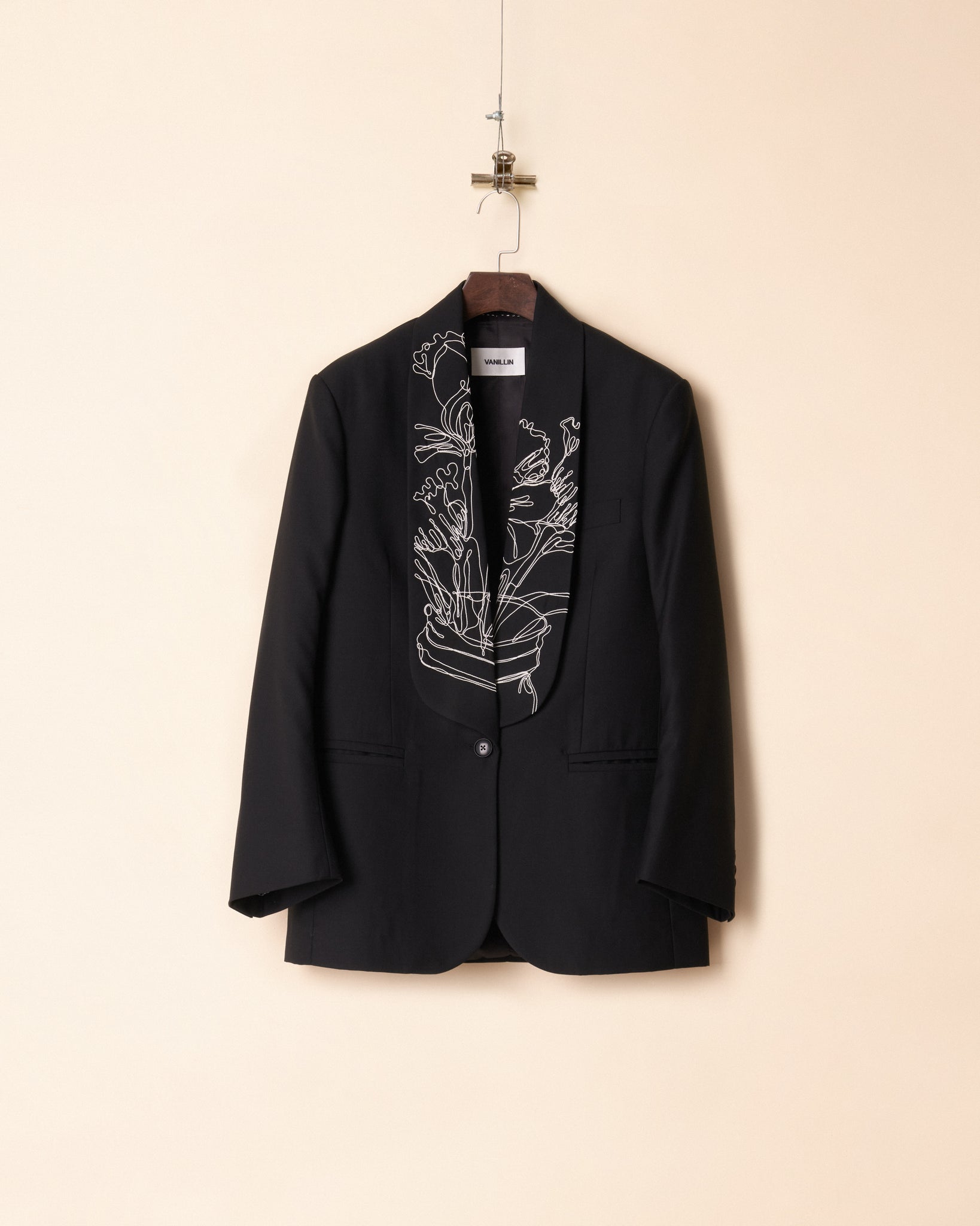 AW23-CLS-01