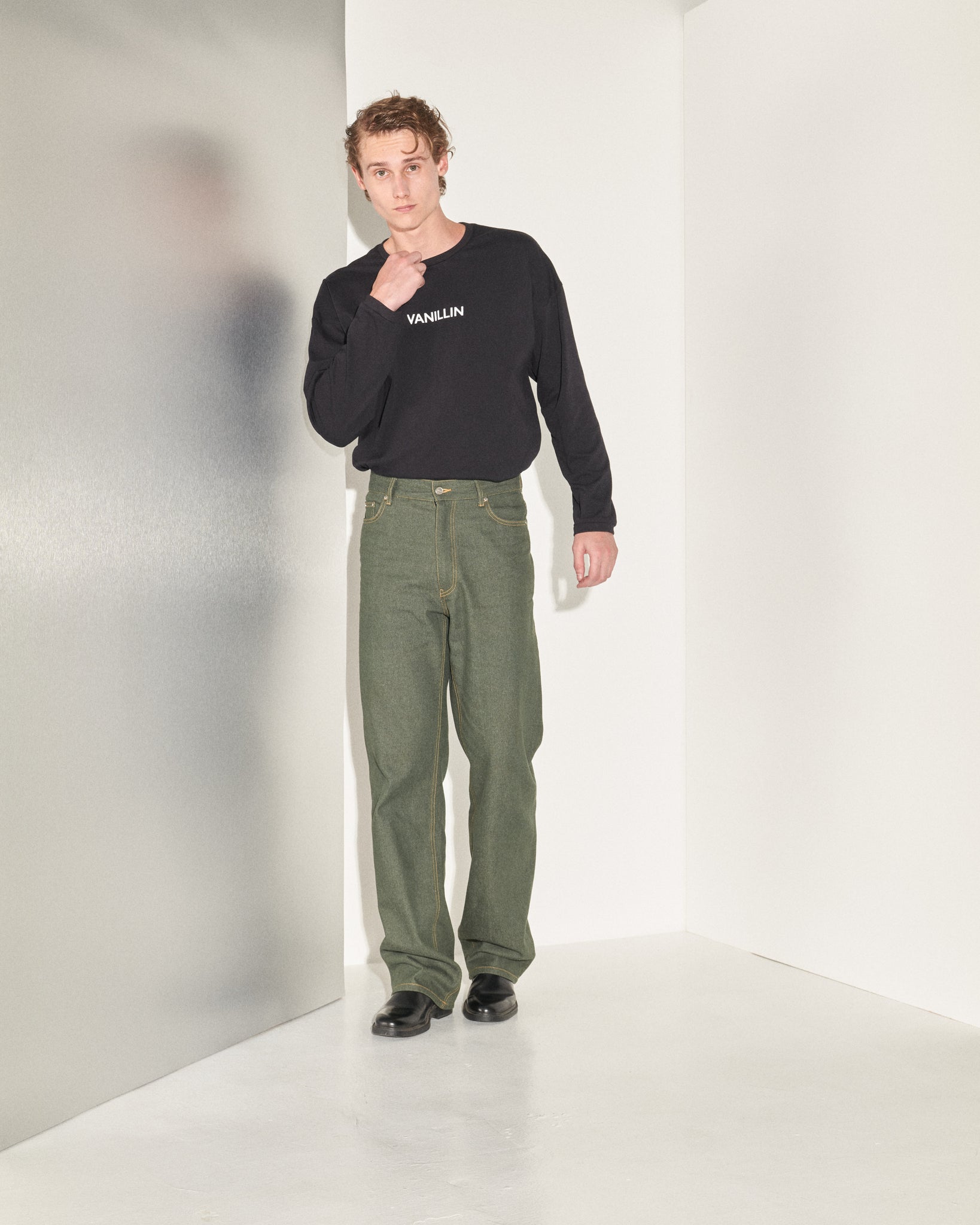 AW23-32