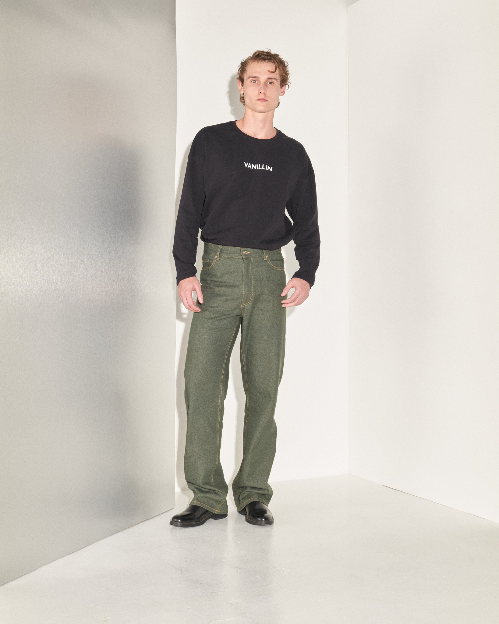 AW23-32